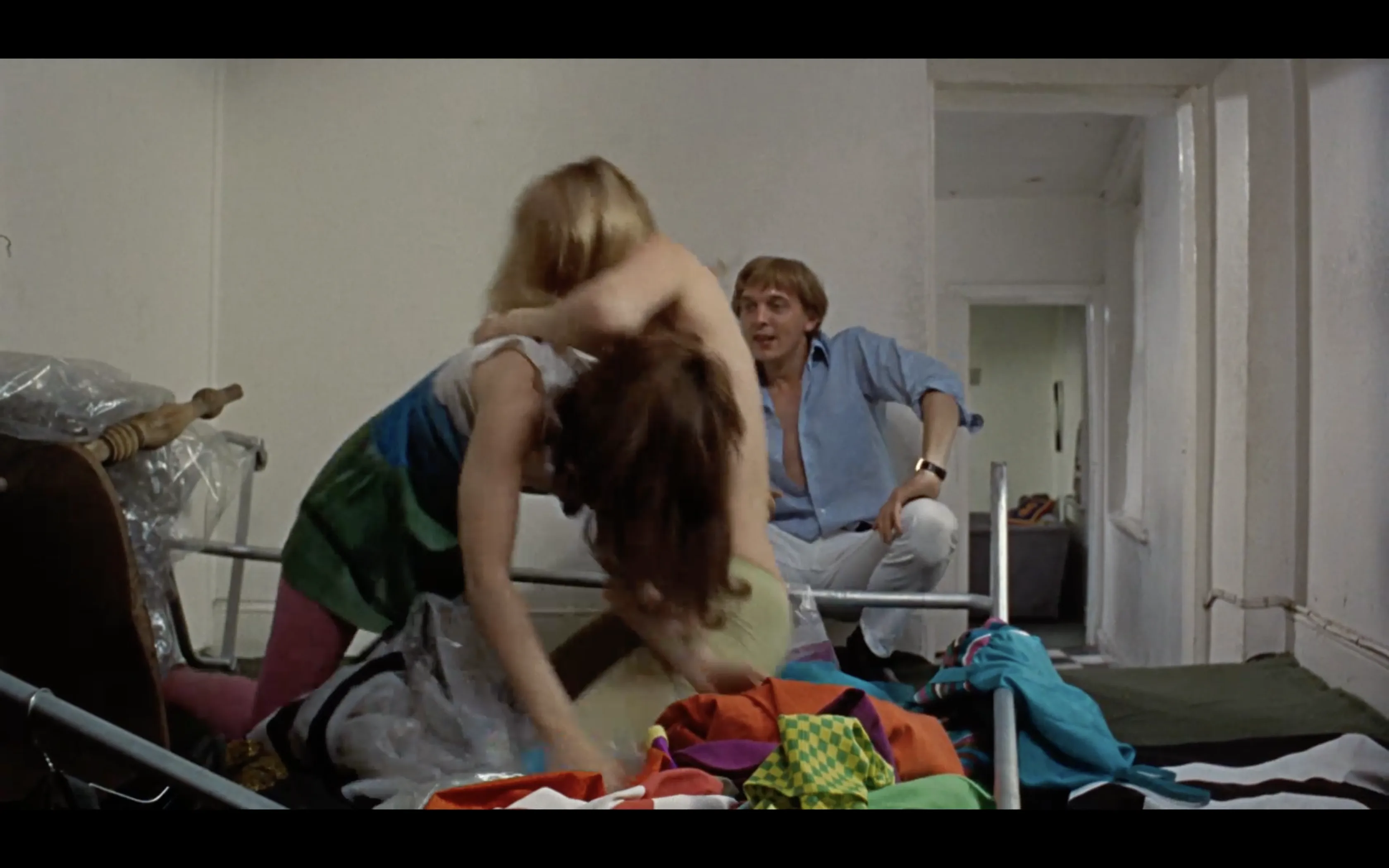 Thomas photographing Veruschka in the studio